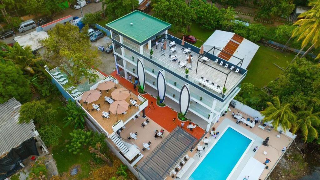 The Views Resort 埃尔蒙特 外观 照片
